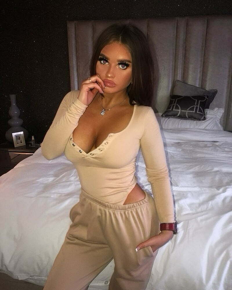 Путана Рита Шатенка c 4 размером груди у метро Владимирская Санкт-Петербург Фото - 1