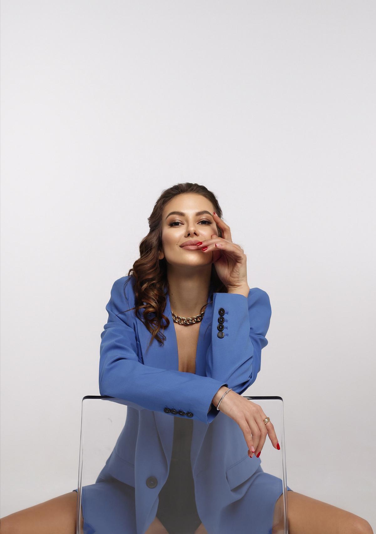 Индивидуалка Вера Шатенка c 4 размером груди у метро Крестовский остров Санкт-Петербург Фото - 1