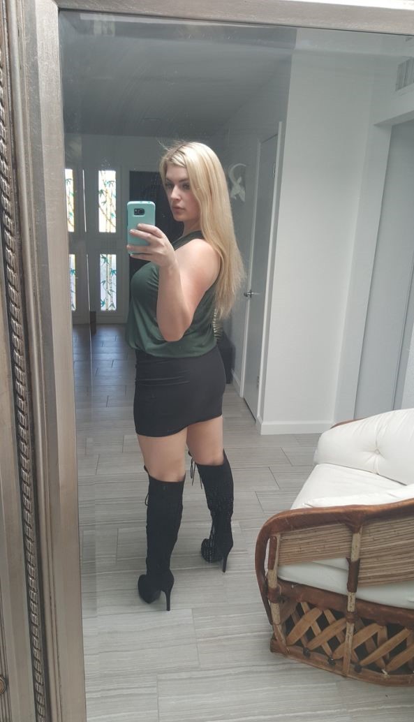 Путана Эля Блондинка c 3 размером груди у метро Парнас Санкт-Петербург Фото - 2