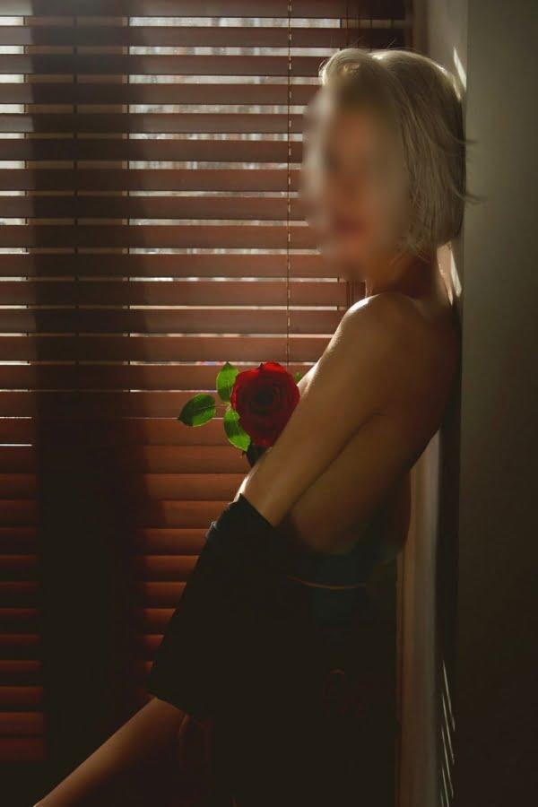 Путана Кира Блондинка c 2 размером груди у метро Девяткино Санкт-Петербург Фото - 1