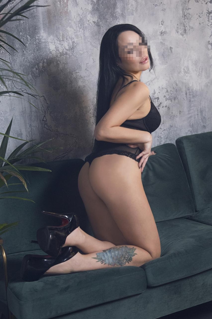 Путана Тома Брюнетка c 1 размером груди у метро Елизаровская Санкт-Петербург Фото - 3