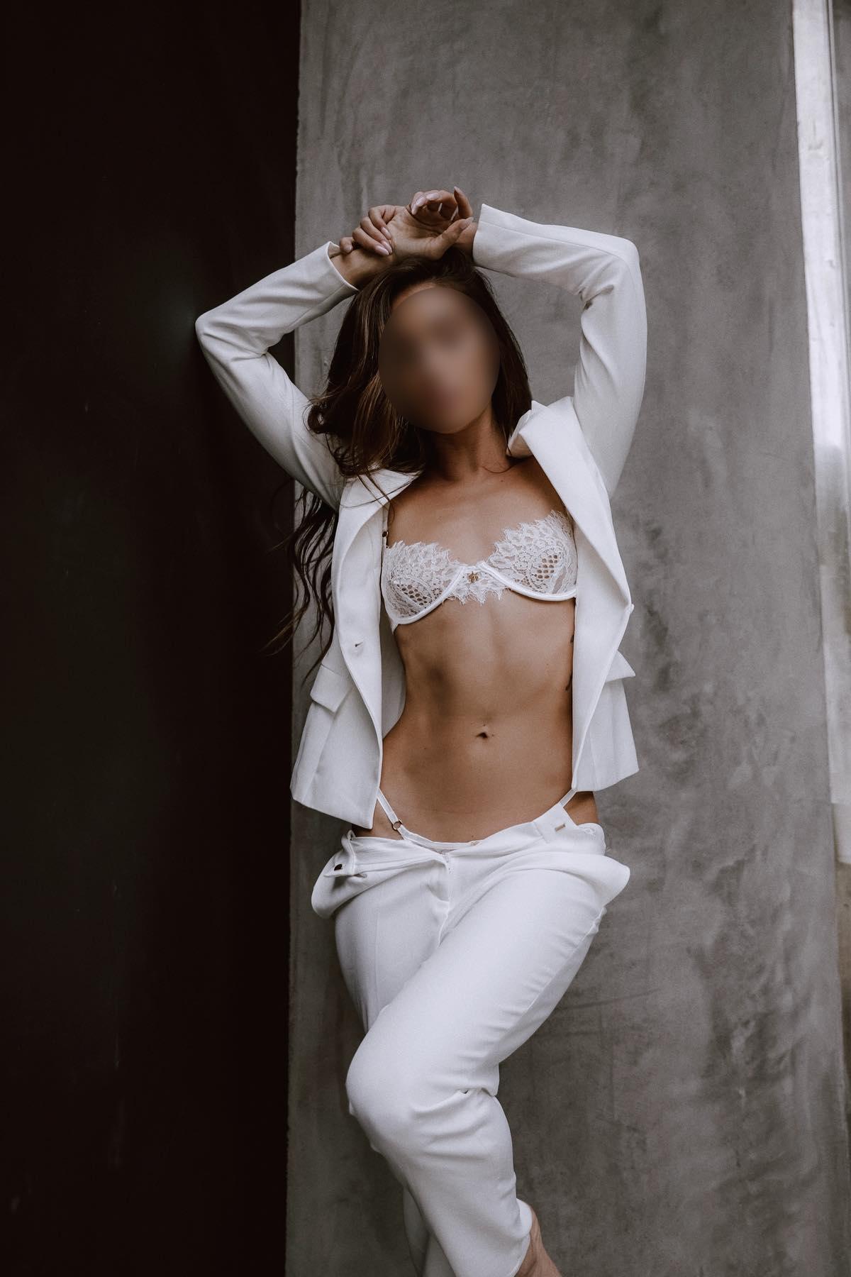 Путана Инга Брюнетка c 1 размером груди у метро Шушары Санкт-Петербург Фото - 4