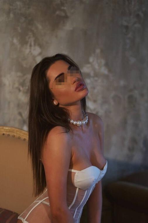 Путана Лариса Брюнетка c 2 размером груди у метро Кировский Завод Санкт-Петербург Фото - 4