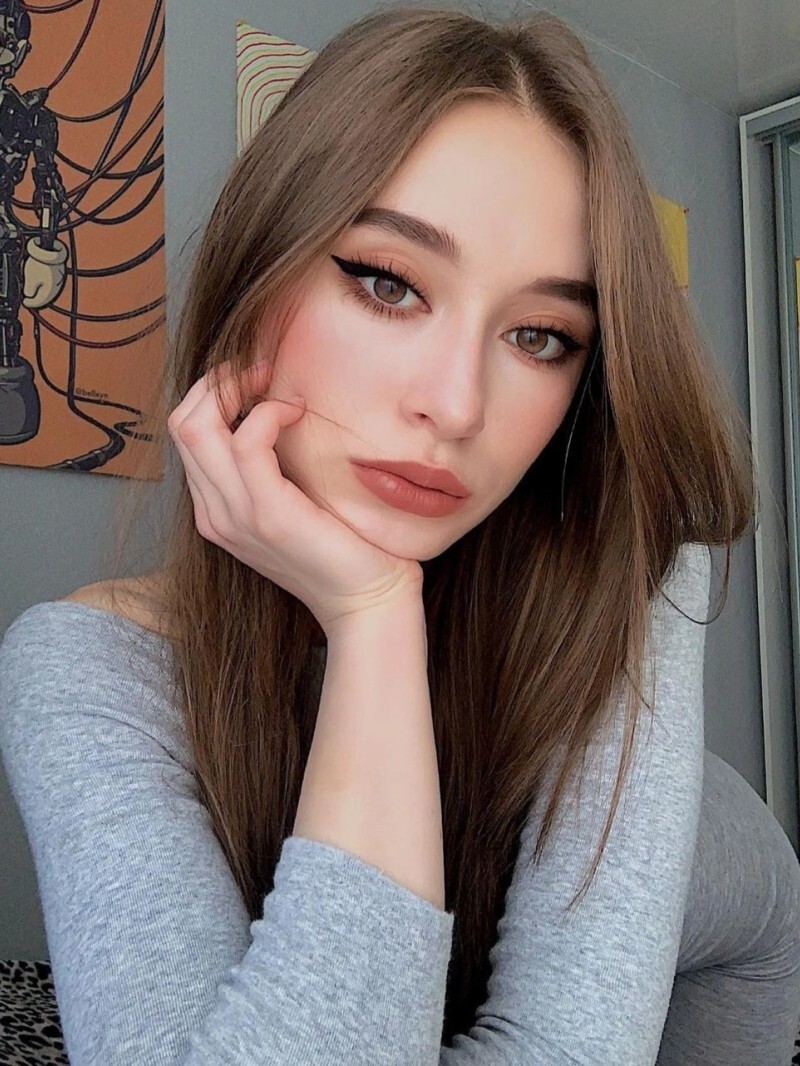 Путана Вит Шатенка c 2 размером груди у метро Звездная Санкт-Петербург Фото - 2