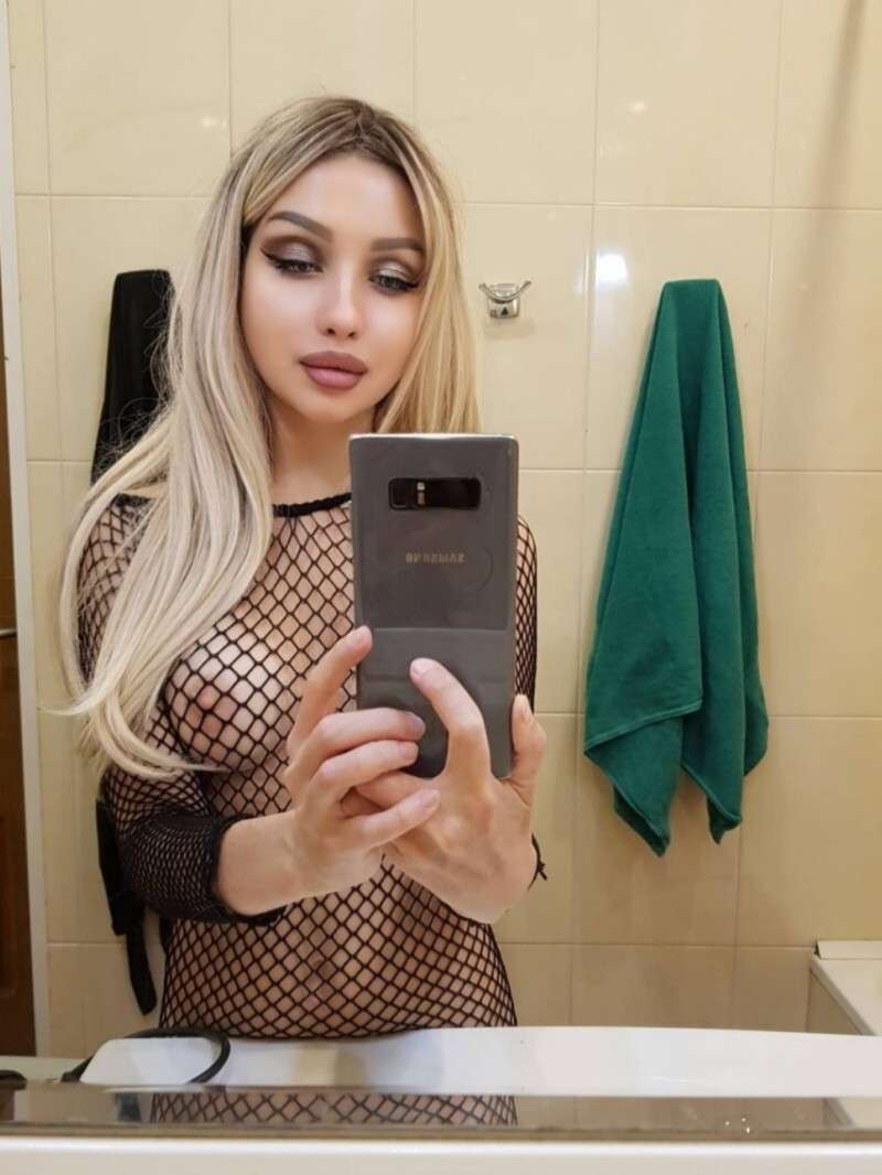 Путана Брит Блондинка c 3 размером груди у метро Проспект Славы Санкт-Петербург Фото - 3