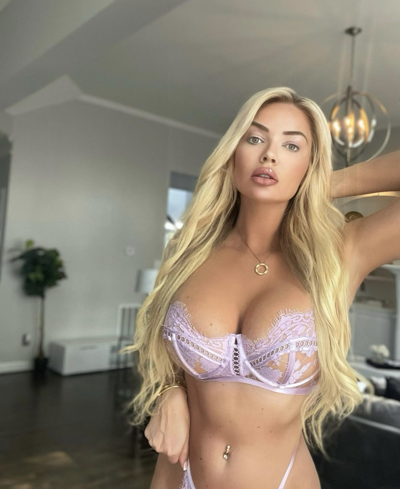 Путана Марина Блондинка c 5 размером груди у метро Спортивная Санкт-Петербург Фото - 1