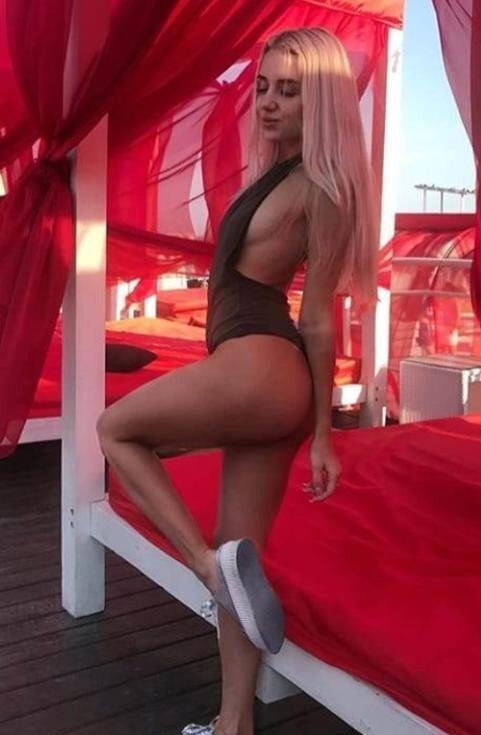 Путана Вика Блондинка c 2 размером груди у метро Горьковская Санкт-Петербург Фото - 1