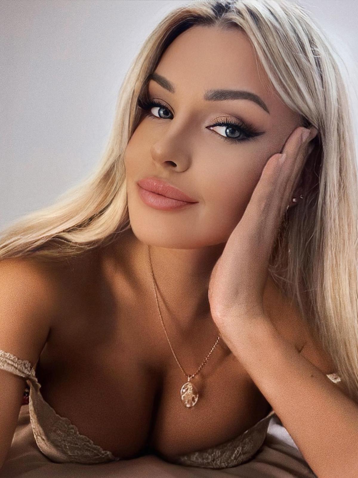 Путана Анфиса Блондинка c 4 размером груди у метро Крестовский остров Санкт-Петербург Фото - 6