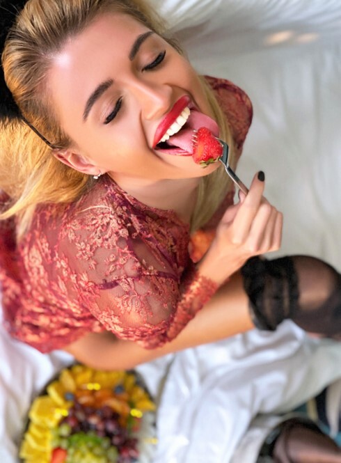 Путана Нинель Блондинка c 3 размером груди у метро Площадь Александра Невского Санкт-Петербург Фото - 3